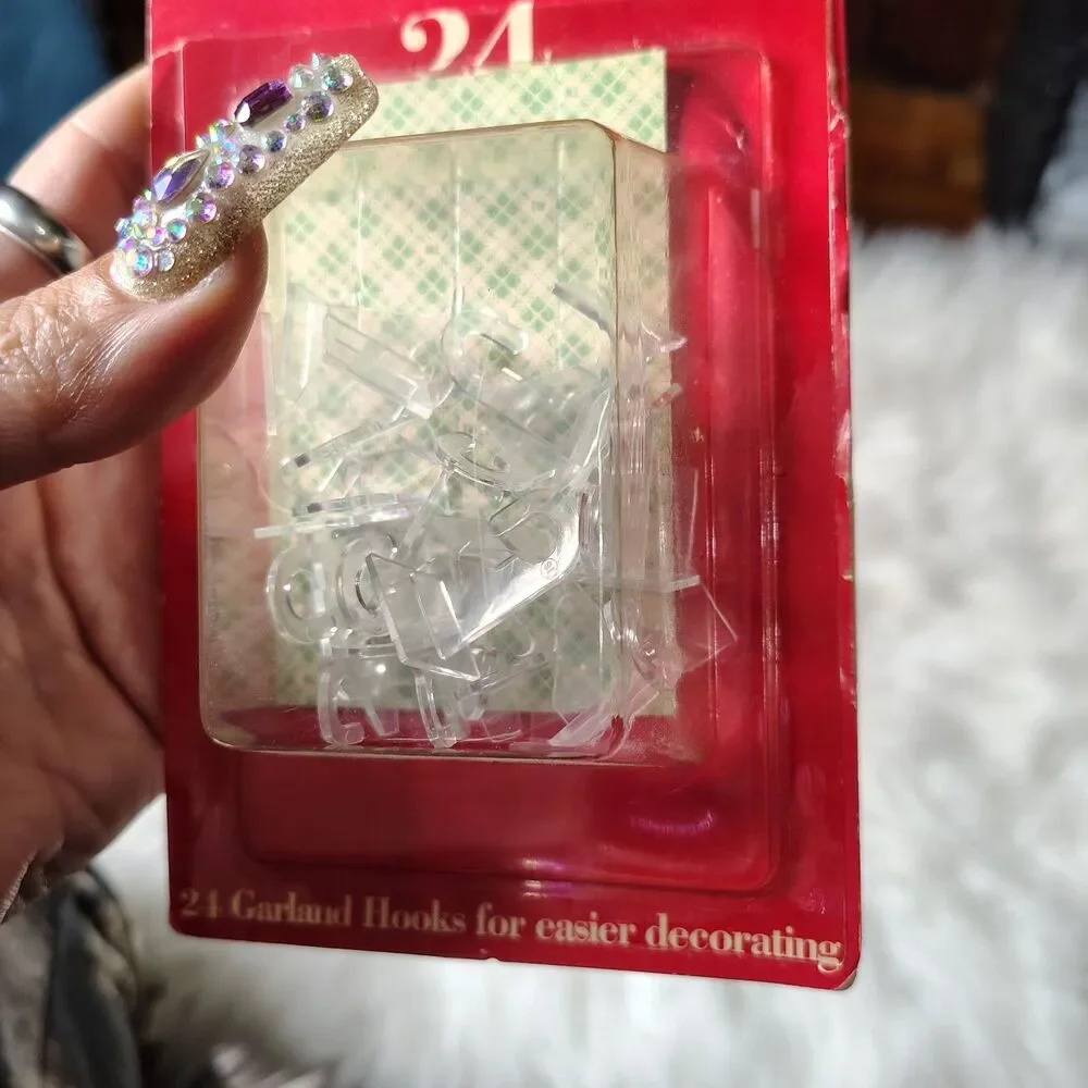 VTG Garland Hooks 24pk NIB